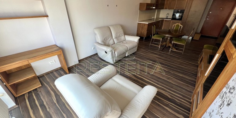 4E69F259-F65F-472E-AB23-D5BB98E71FCA_ID_1098